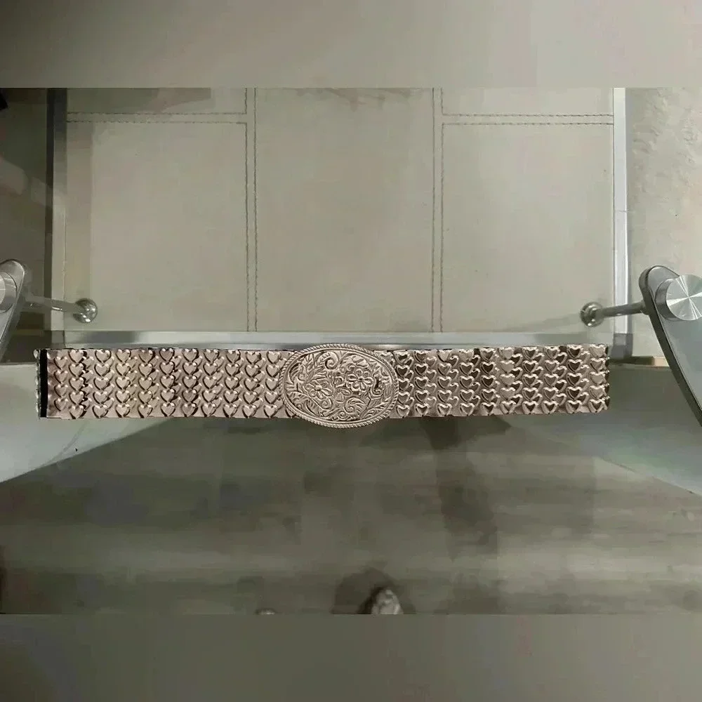 Beautiful metallic belt, stretch can fits size S M L